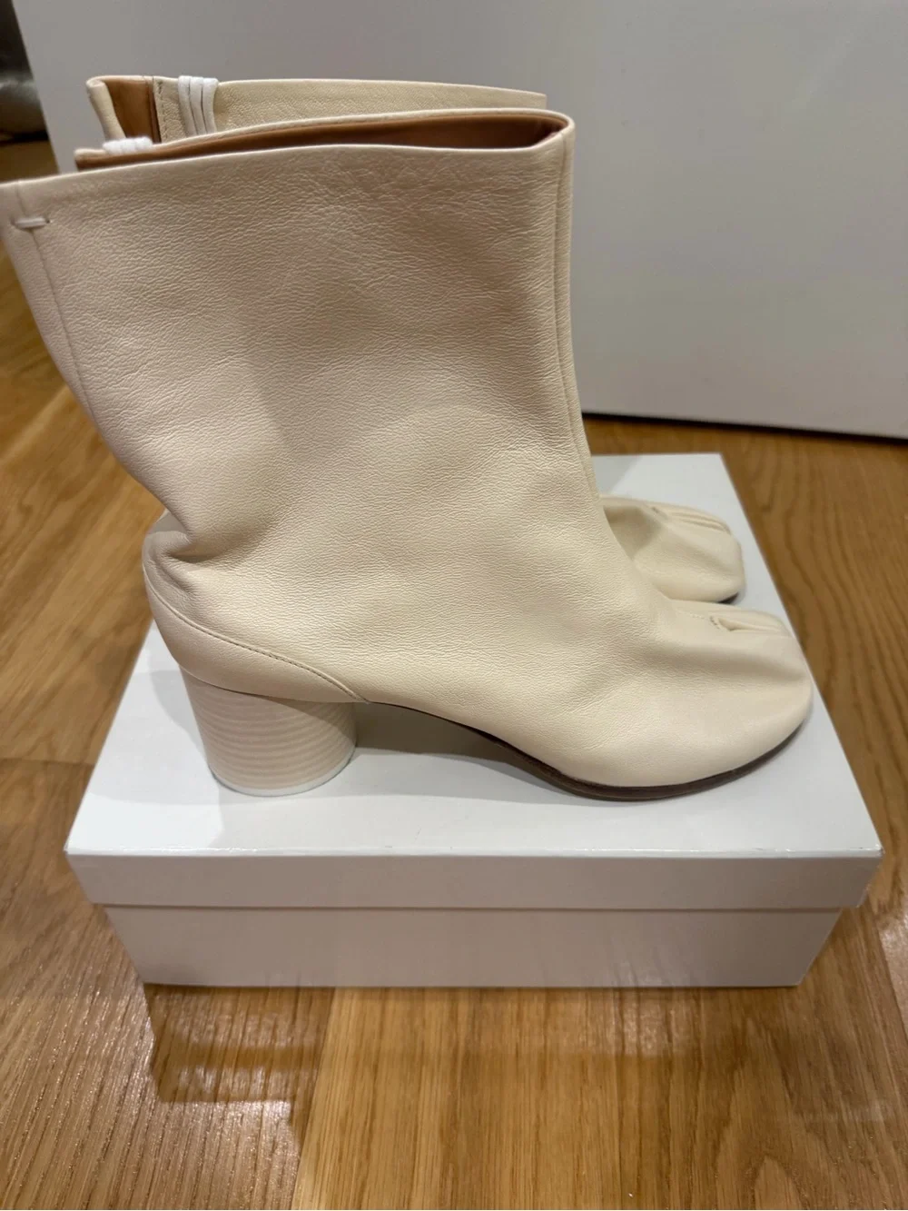 Maison Martin Margiela Cream Split-Toe Leather Ankle Boots